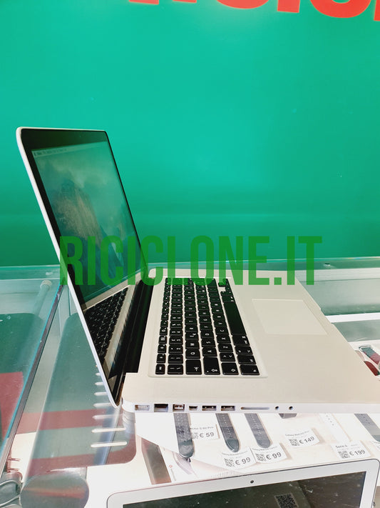 Apple MacBook Pro 15" - 8 gb RAM - 525 gb 2009