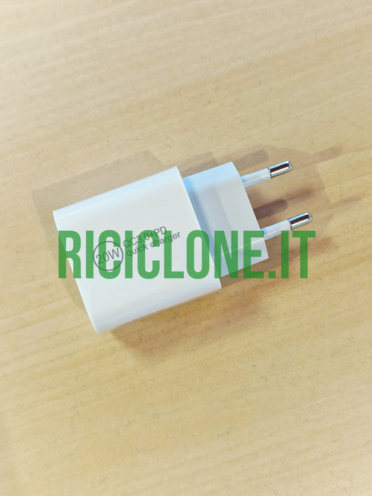 Alimentatore doppia uscita USB-A e Type-C 20W