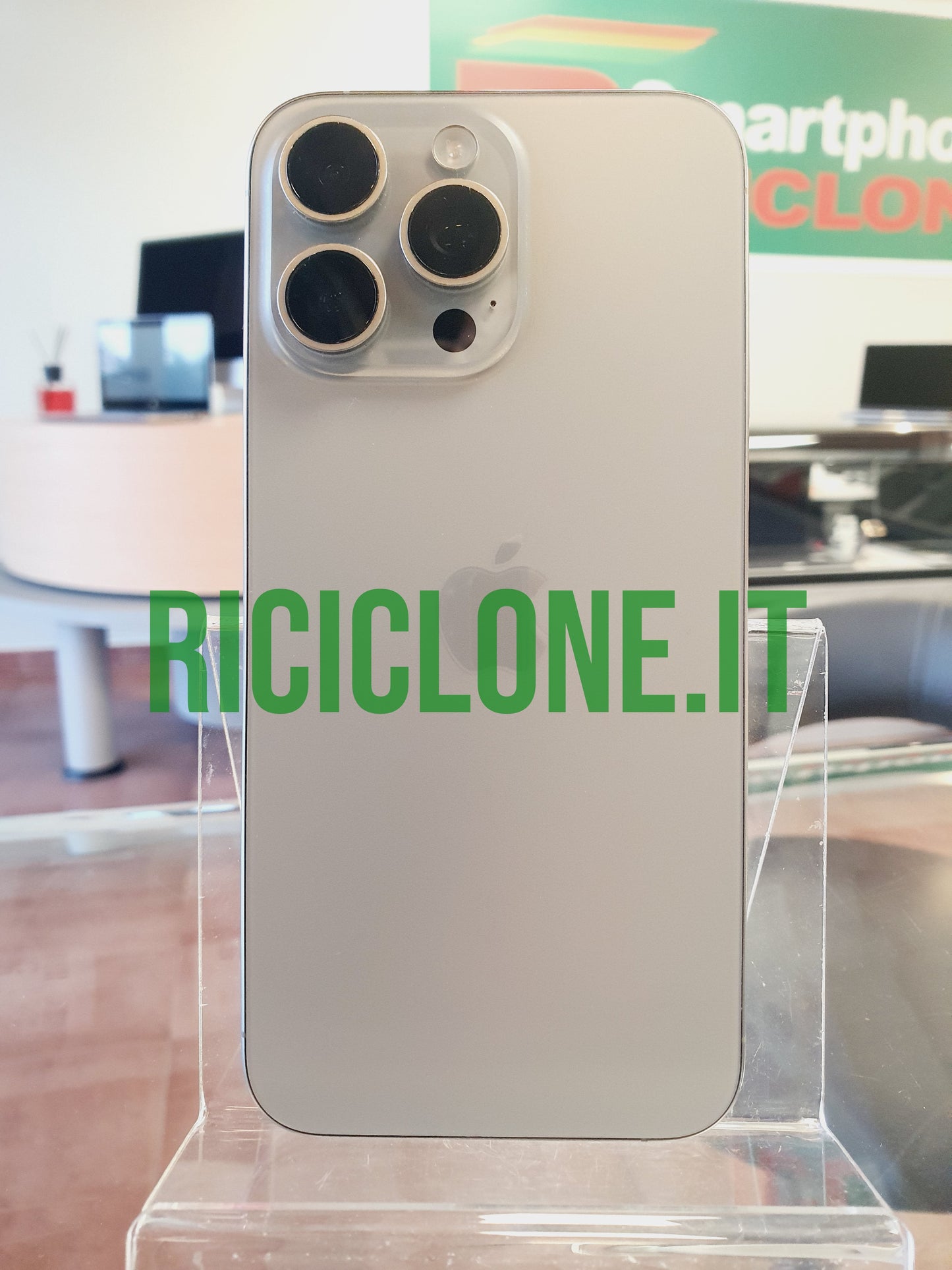 Apple iPhone 15 Pro Max - 256gb - titanio