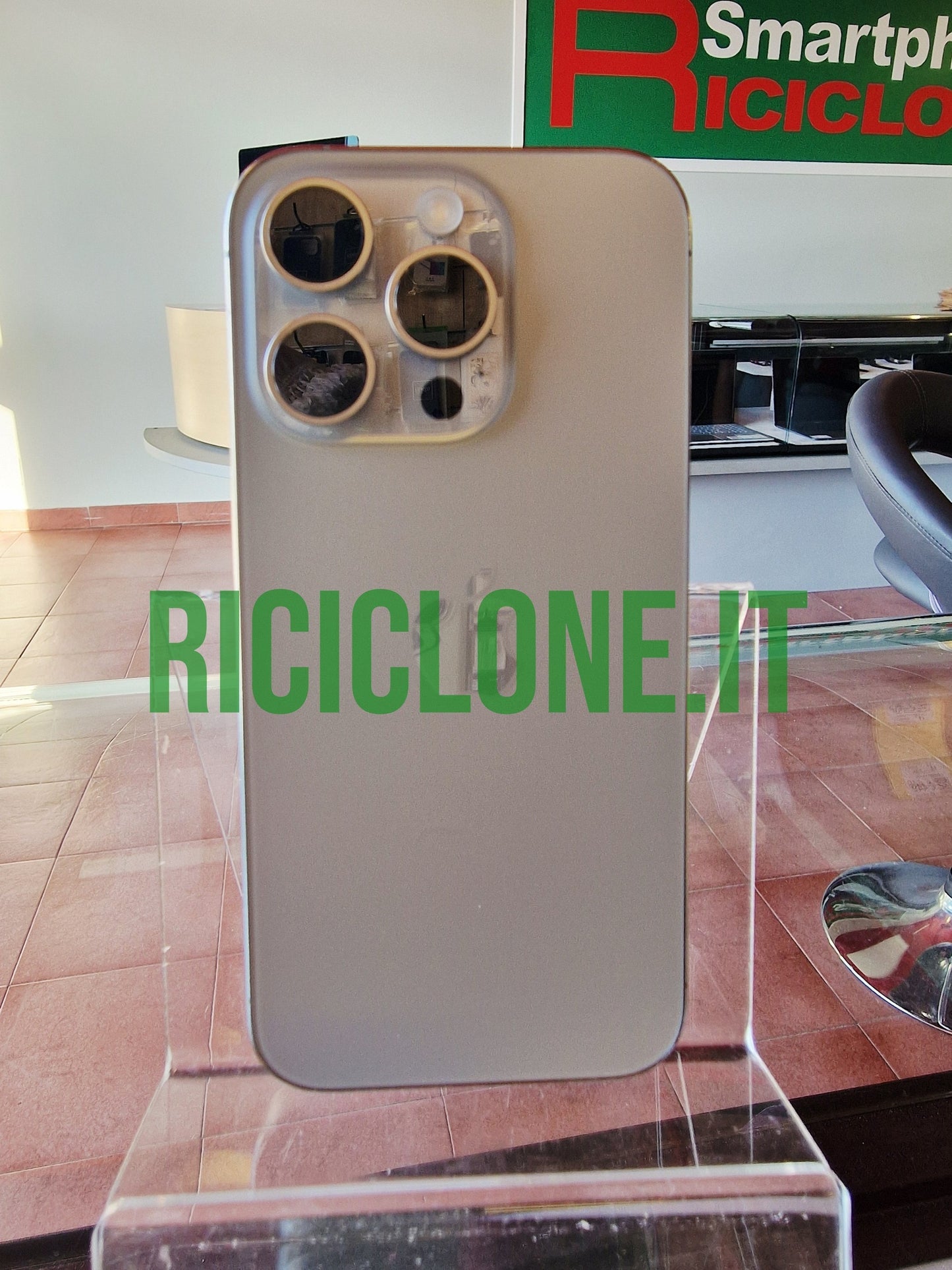 Apple iPhone 15 Pro - 256gb - titanio