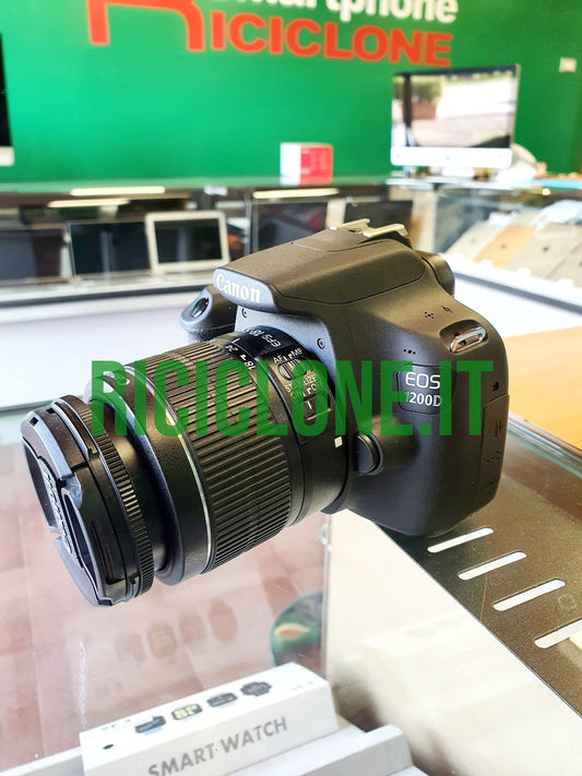 Canon EOS 1200D con obiettivo 18-55