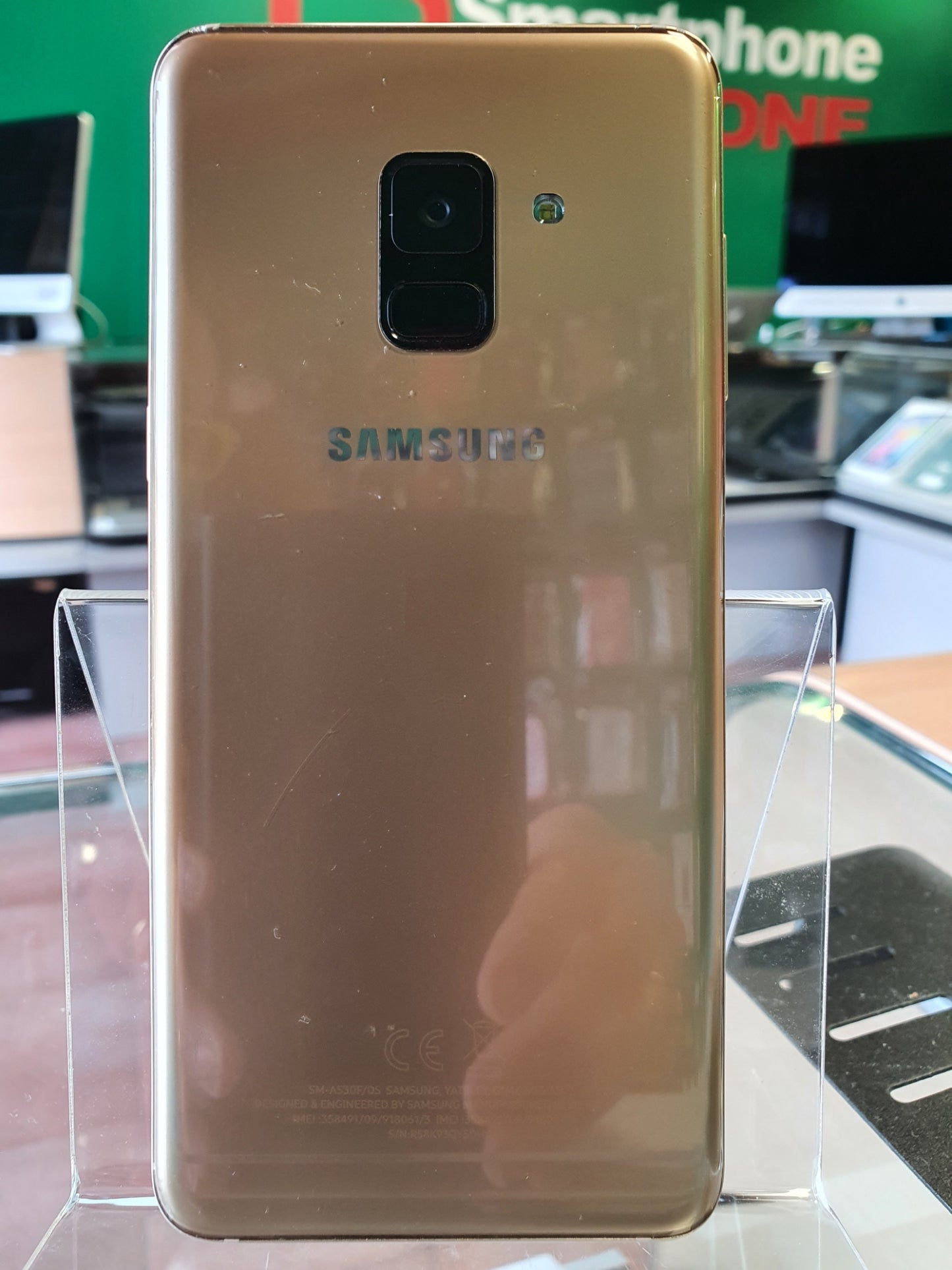 Samsung Galaxy A8 2018 - 32gb - oro
