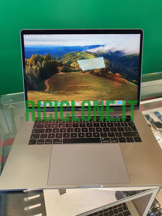 Apple MacBook Pro 17" - 4 gb RAM - 500 gb SSD 2011