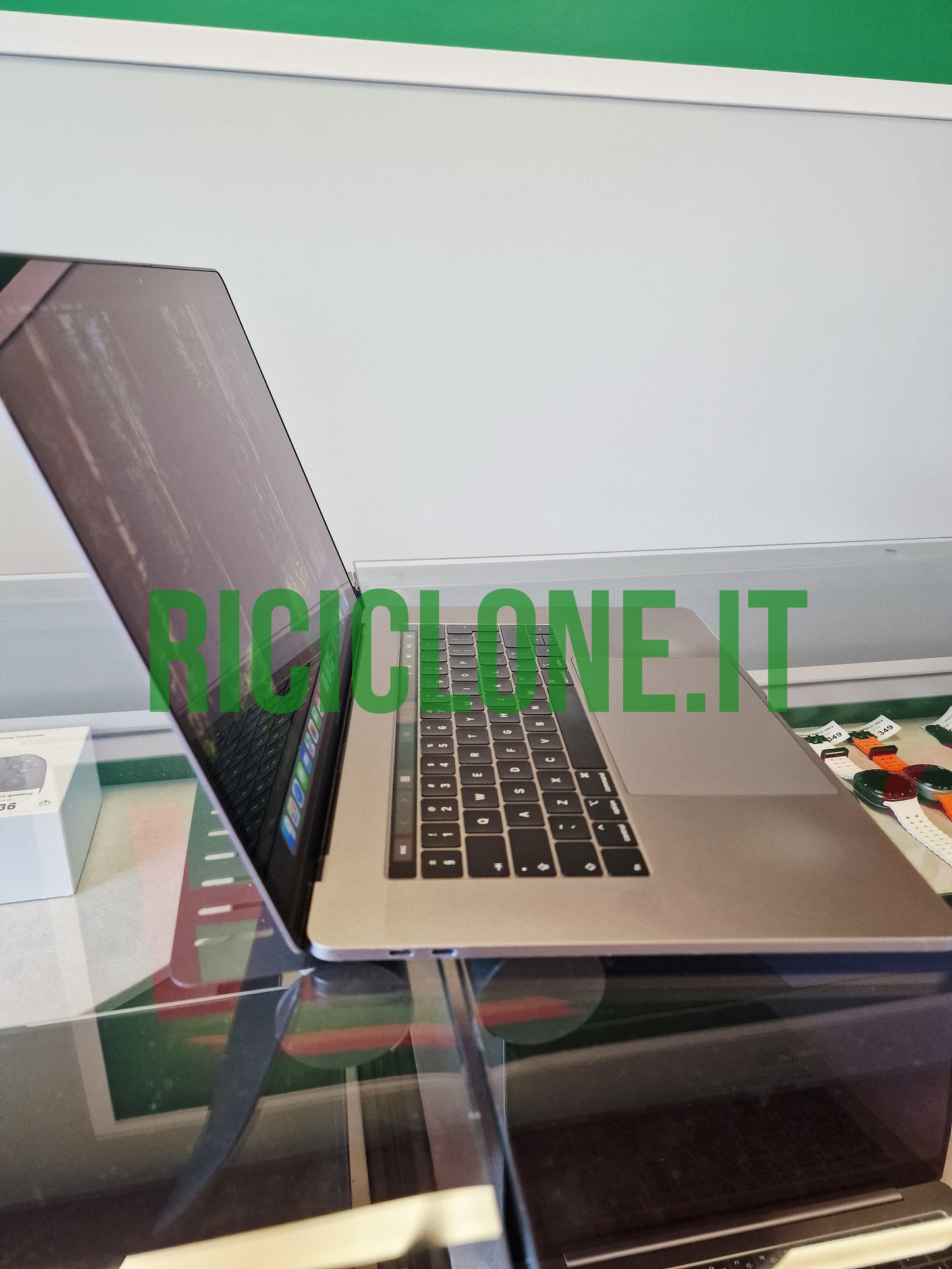 Apple MacBook Pro Retina 15" - 16 gb RAM - 256 gb SSD (2019)