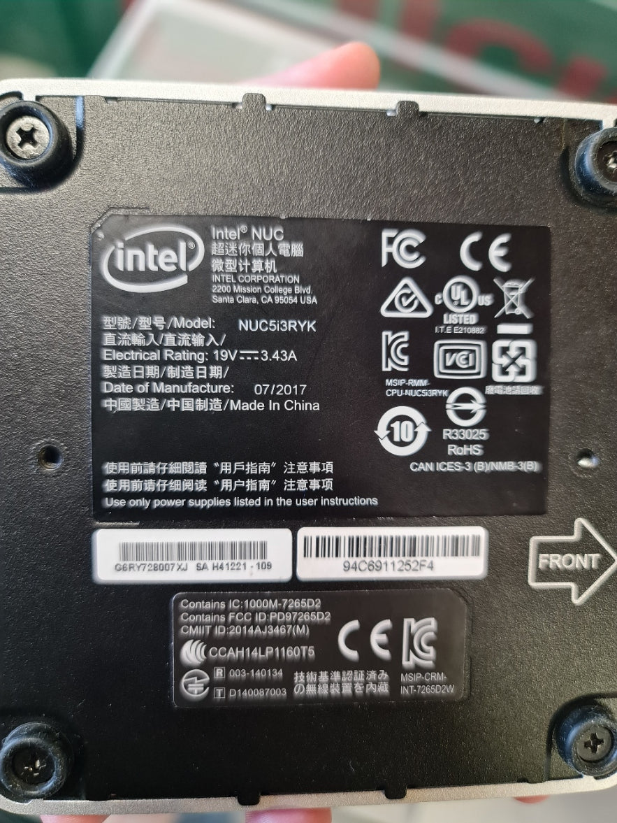 Intel NUC - i3 5a gen. - 8gb RAM - HD 120 gb SSD