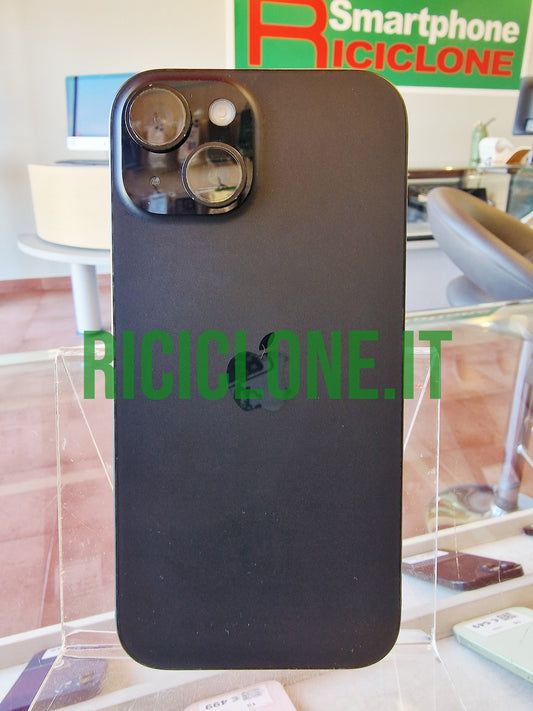 Retro Apple iPhone 15 nero con modulo fotocamera quadrato e logo Apple