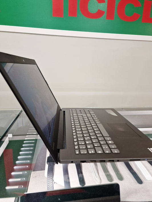 ASUS IdeaPad 320-15AST - 15.6" - 4gb RAM - 512gb SSD