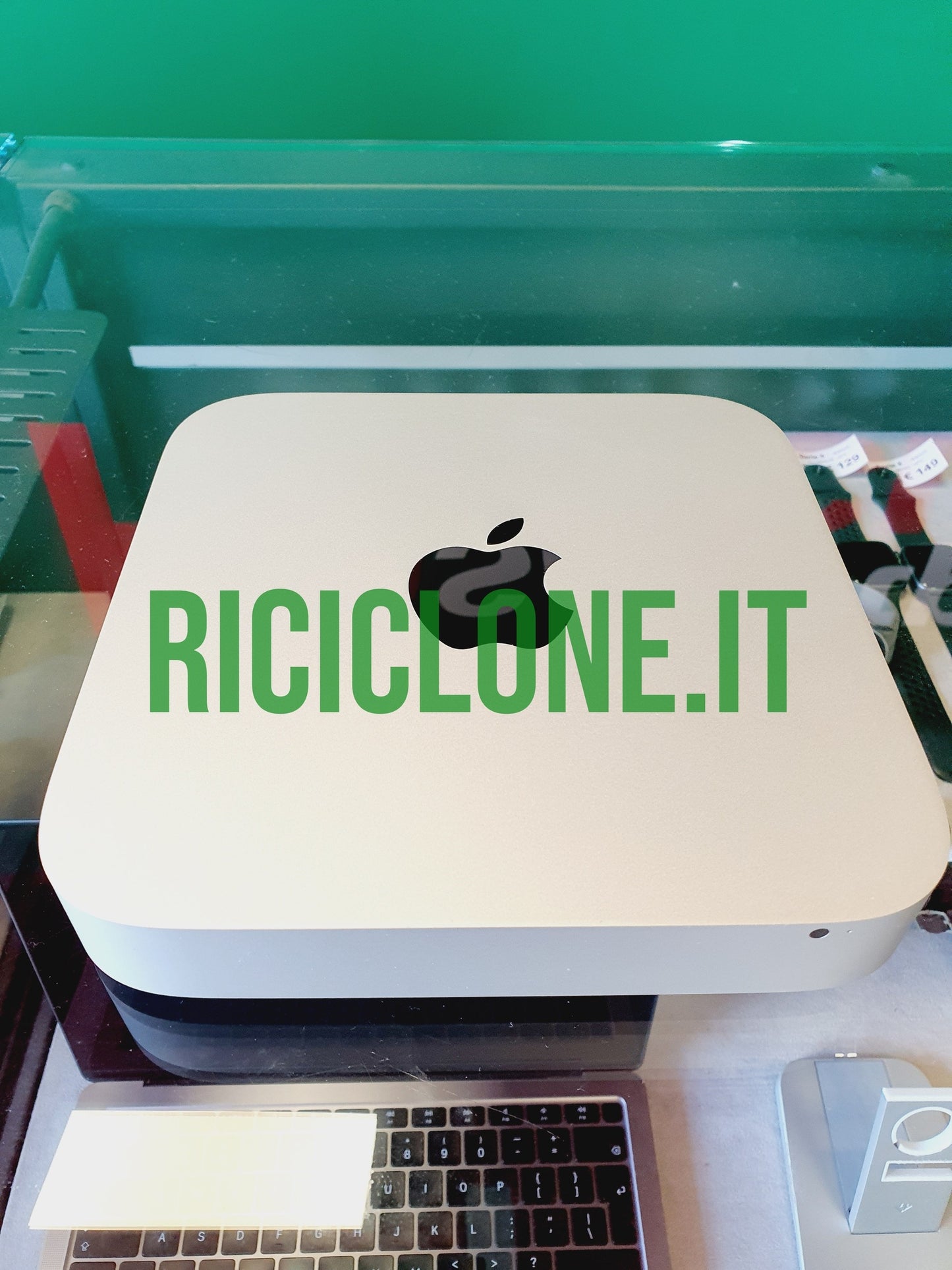 Apple Mac Mini - HD 256gb SSD - 8 gb RAM (2012)
