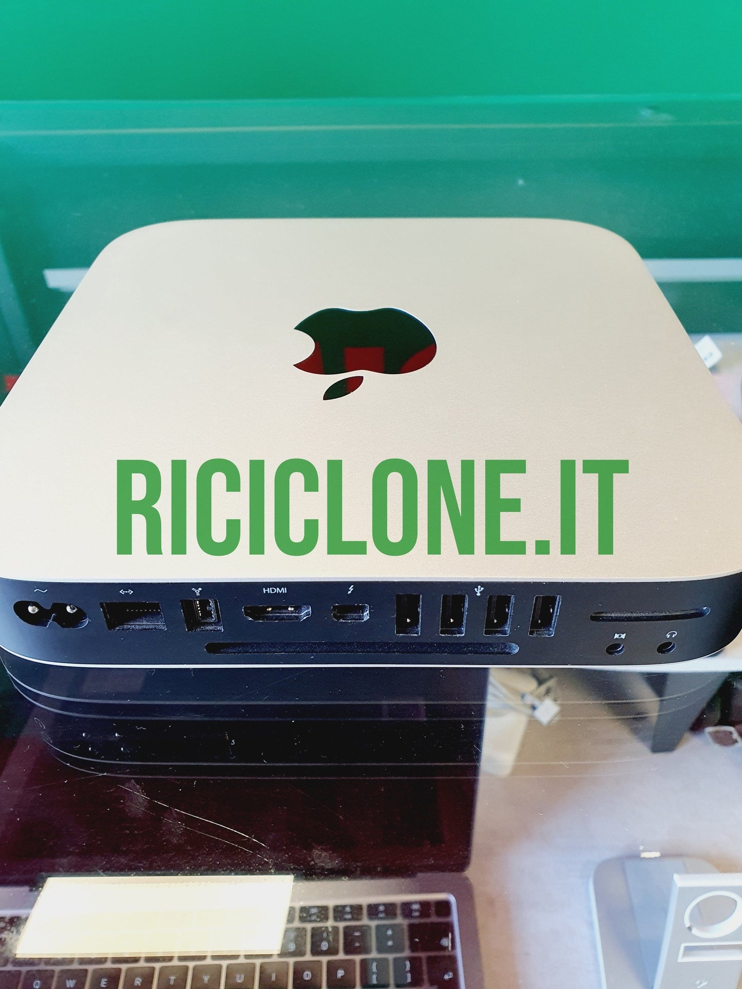 Apple Mac Mini - HD 256gb SSD - 8 gb RAM (2012)