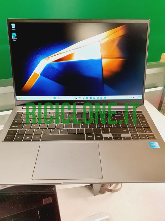 Samsung Galaxy Book 4 - 8gb RAM - 256gb - grigio - NUOVO