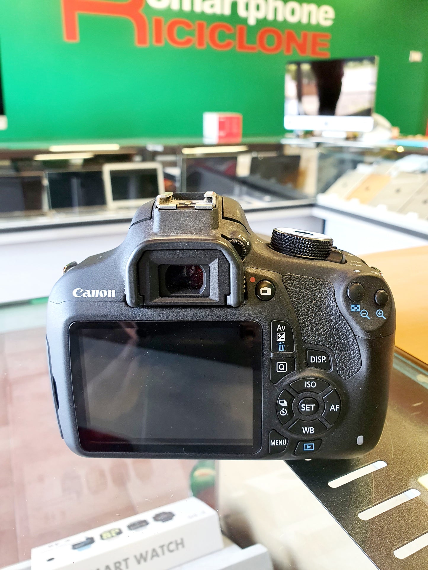 Canon EOS 1200D con obiettivo 18-55